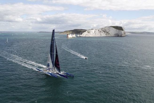 Banque Populaire V alla partenza della Rolex Fastnet Race nel 2011