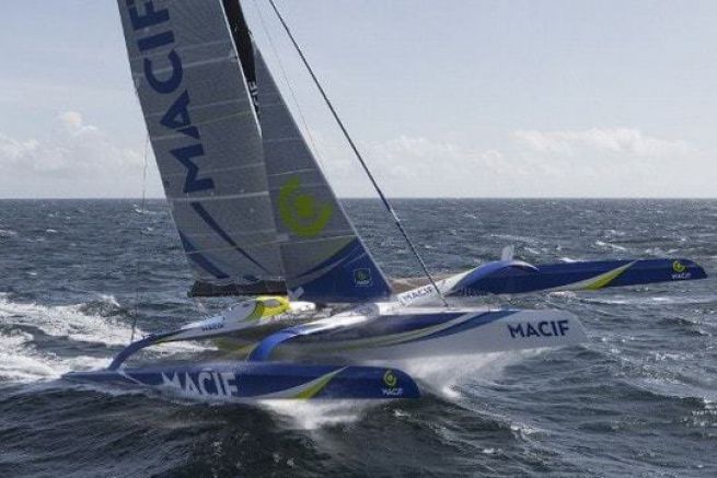 Trimarano Macif