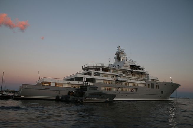 Superyacht Ulisse nella baia di Cannes nel settembre 2016