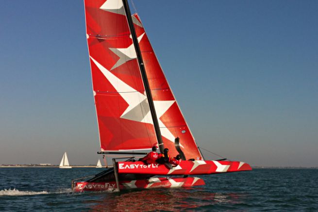 Il catamarano con aliscafo Easy To Fly