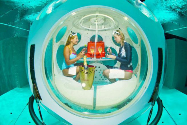 Deep Diner, il primo ristorante subacqueo permanente