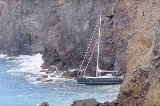 Video di uno spettacolare salvataggio di una RM a Saba La costa occidentale di Saba nelle Indie occidentali