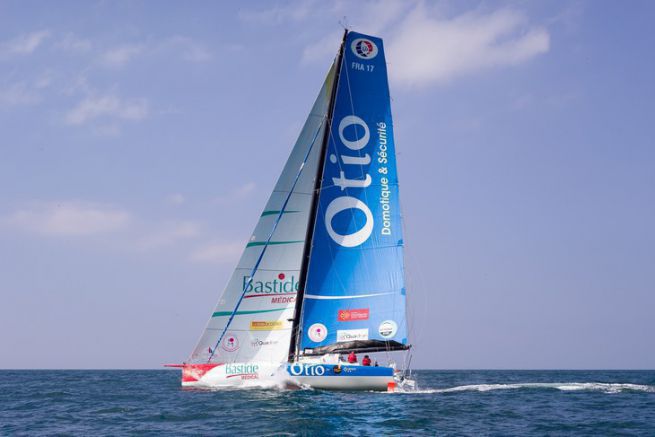 L'IMOCA di Yannick Bestaven con i colori di Bastide Otio per il Transat Jacques