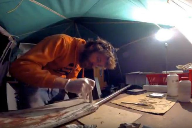 Un altro giorno di lavoro sulla sua schiuma Sea per Hugo