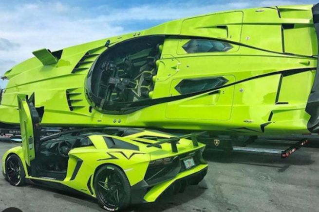 La Lamborghini Aventador SV Roadster e il suo superyacht abbinato