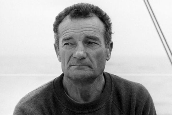 Eric Tabarly, figura di spicco del mondo della vela,  morto nella notte tra il 12 e il 13 giugno 1998