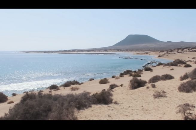 La Graciosa  una piccola isola di 27 km 'dove il tempo sembra essersi fermato' Questo parco naturale e riserva marittima offre rifugio a molte specie in via d'estinzione, che abitano le sue terre aride e vulcaniche. 'Paesaggi sorprendenti, uno spettacolo grandioso!'