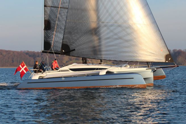 Dragonfly 32, la versione sportiva di un trimarano già esplosivo