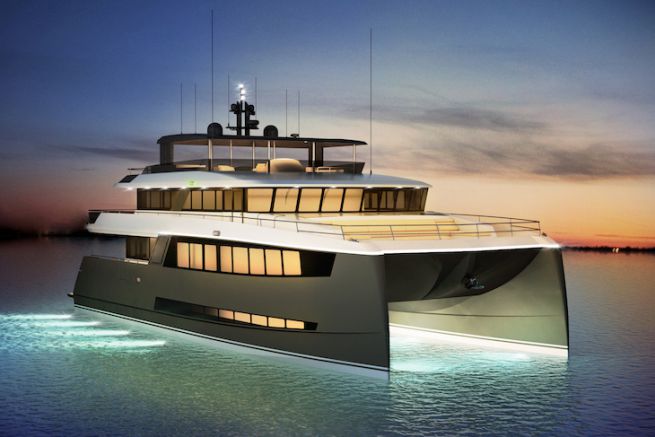 L'Amasea 84 (25 m di lunghezza)  un nuovo concetto di catamarano in alluminio progettato per un viaggio intorno al mondo. La sua particolarita'? Tre ponti e un layout interno completamente personalizzato.