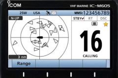 Uno schermo AIS con obiettivi su un VHF Icom