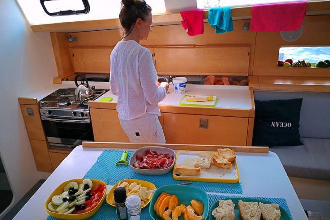 La giusta scelta di accessori per organizzare in modo intelligente la vostra cucina a bordo di una barca