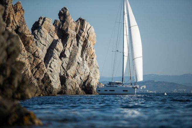 Servizi e vita a bordo dell'Amel 50, grande comfort in mare aperto