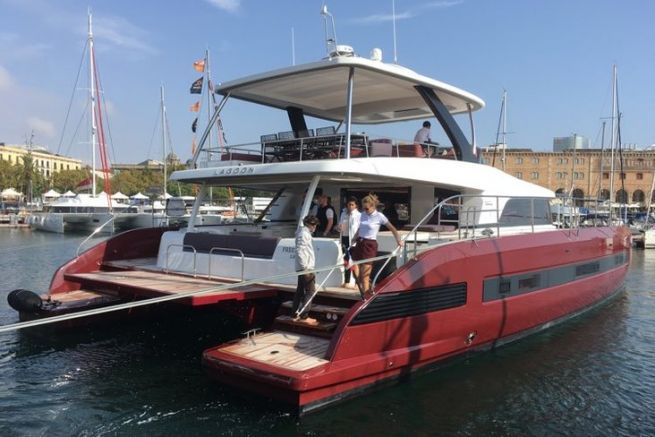 Alloggio e vita a bordo del catamarano Lagoon Sixty 7, da XXL a a la carte