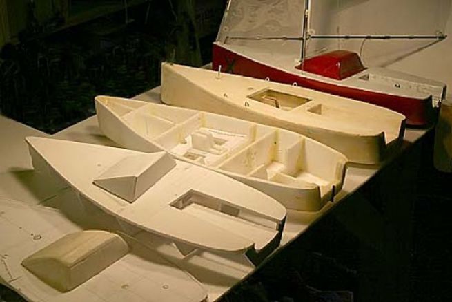 Passo dopo passo per la costruzione del MiniX, tutto per costruire una barca a vela radiocomandata