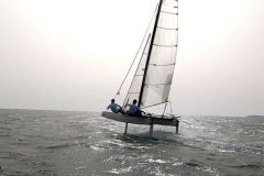 Volo durante il test del catamarano Befoil 16 Sport