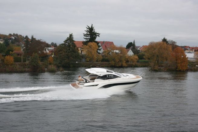 Bavaria SR41: una barca confortevole che riassume la gamma del cantiere