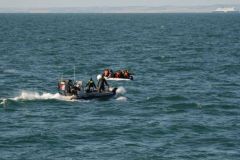 Salvataggio di una barca di rifugiati nella Manica