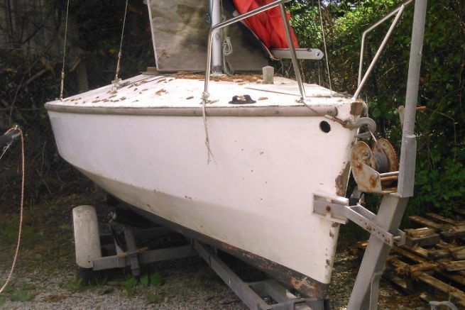 Ristrutturazione di un Figaro 5 - Primo contatto e scoperta della barca abbandonata!