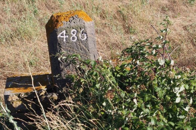 4 Pietre Miliari Da Giardino In Resina – Rotonde, Quadrate Ed Esagonali, Per Sentieri E Prati, Resistenti E Impermeabili
