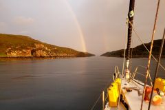 Arcobaleno nelle isole Crowlin, Scozia