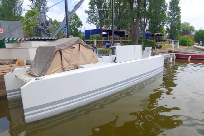 Rebel 8, una barca a vela che si concentra sulla stabilità e sulla sicurezza