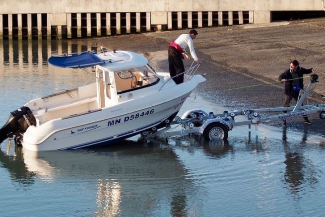 15 consigli per tirare fuori dall'acqua la vostra barca senza problemi su uno scalo di alaggio
