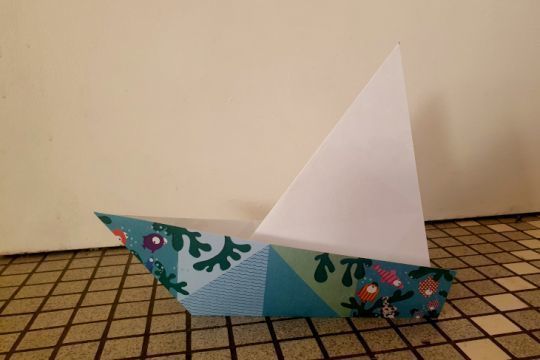 Barca di carta: una versione di catboat semplice ed efficace