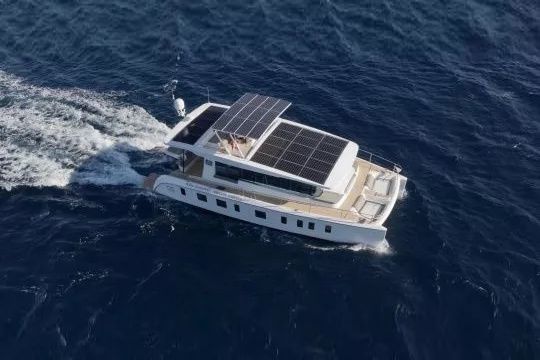 Prova Silent Yachts 55 E-power+, crociera silenziosa e autonomia