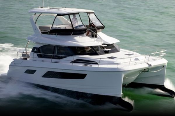 Prova Aquila 44, un catamarano a motore testato dal mercato americano