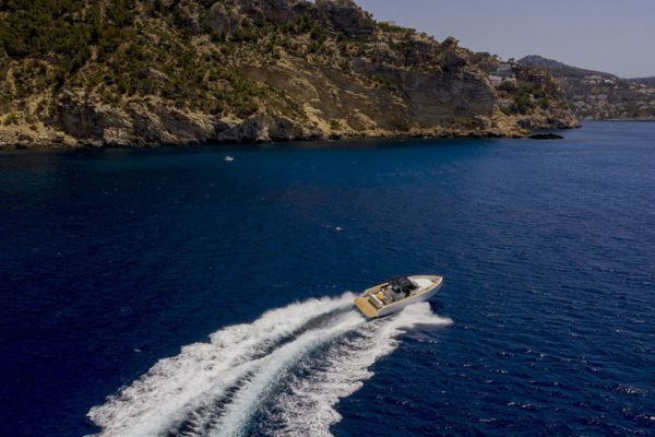 Pardo 38, l'elegante e divertente open boat per brevi crociere