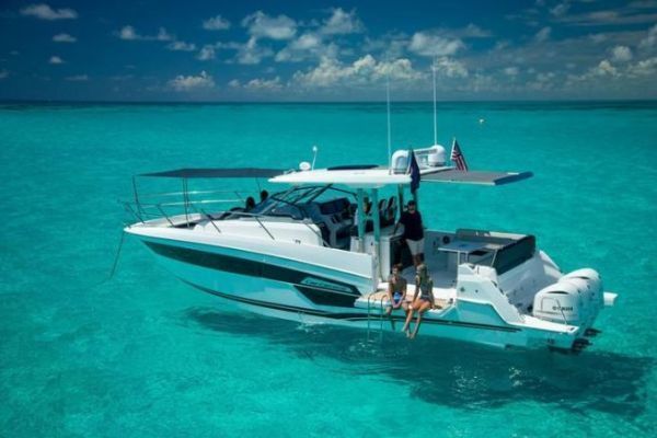 Test Cap Camarat 12.5 WA, il pi grande Cap Camarat prodotto da Jeanneau