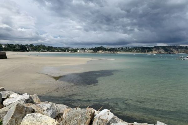 Acqua del mare salata e acqua di lago dolce: perché questo fenomeno?