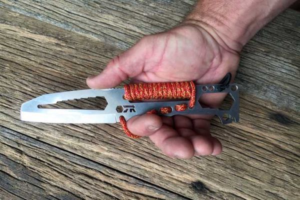 Le Bosco: La robustezza di un coltello di sicurezza e i vantaggi di un coltello multifunzione