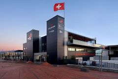 Un tour fotografico della nuova base della sfida svizzera Alinghi Red Bull Racing a Barcellona