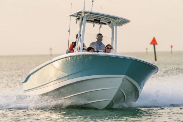 Il Boston Whaler 250 Dauntless, uno scafo pi resistente al mare per un maggiore comfort