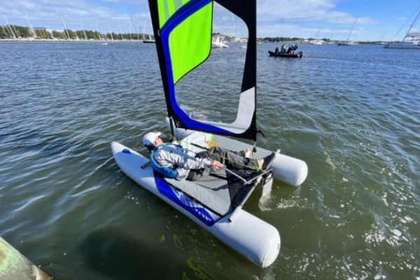 Minicat Guppy, un catamarano gonfiabile facile da usare per bambini e adulti