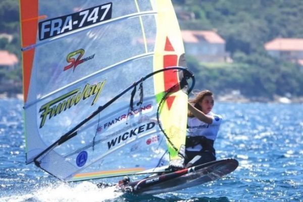 Tess Sermet: ritratto della nuova stella del windsurf europeo