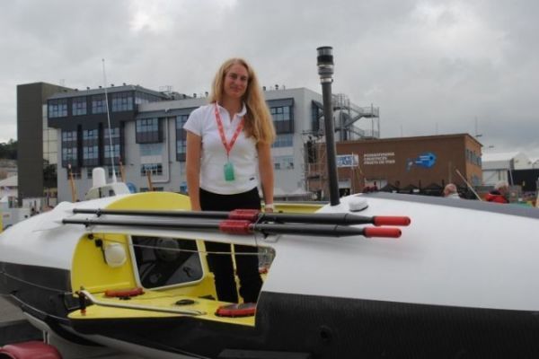 Traversata da record: Emmanuelle Guillerm si prepara a sfidare l'Atlantico su una barca a remi oceanica