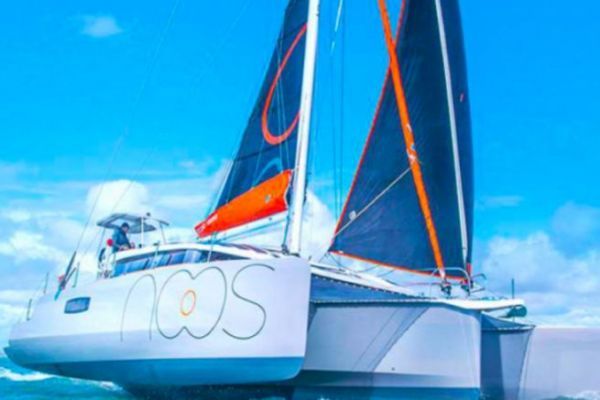 Il trimarano Neel 51 Noos, un laboratorio per crociere ecologiche in famiglia