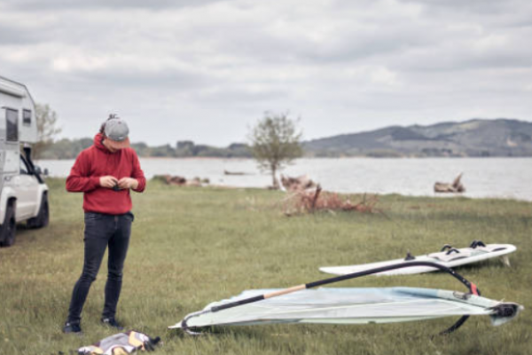 Come armare una vela da windsurf con cambers: una guida pratica per evitare errori