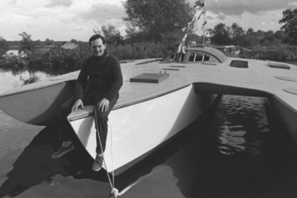 Donald Crowhurst: l'uomo intrappolato dal suo sogno nella prima sfida del Golden Globe