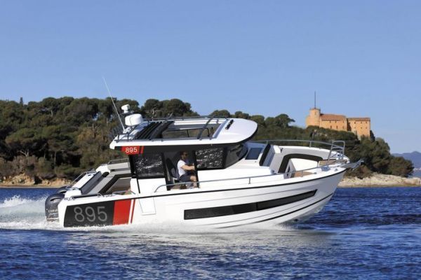 Prova in mare del Merry Fisher 895 Sport S2: maneggevolezza, prestazioni e piacere di guida
