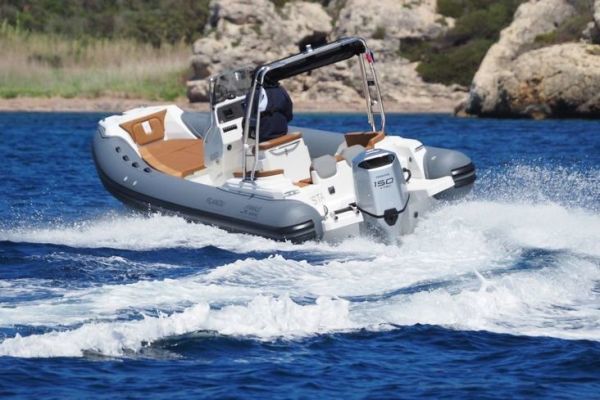 Prova in mare: un RIB tonificante al largo di Bonifacio