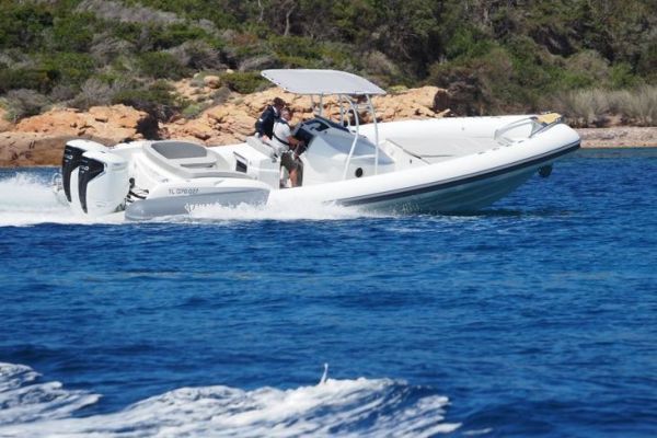 Il Libecciu 1000 affronta la concorrenza: un RIB corso nella gara dei 10 metri