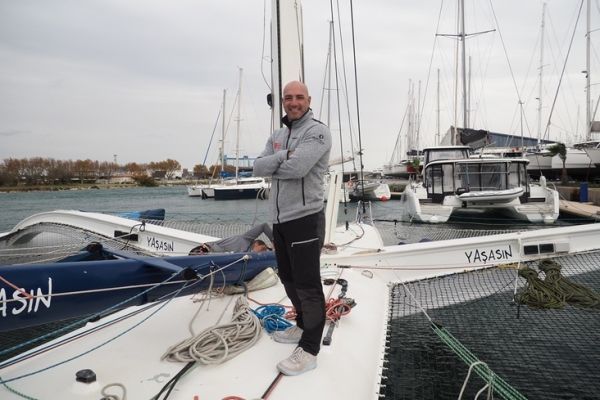 Damien Seguin a bordo di Yasasin, ex-Fujicolor II