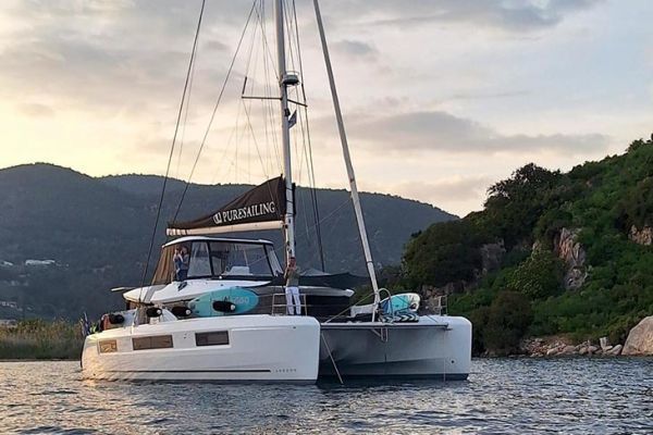 Noleggio catamarano con skipper: quanto costa e come si sceglie?