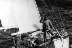 Robin Knox-Johnston a bordo della Suhaili nel 1968