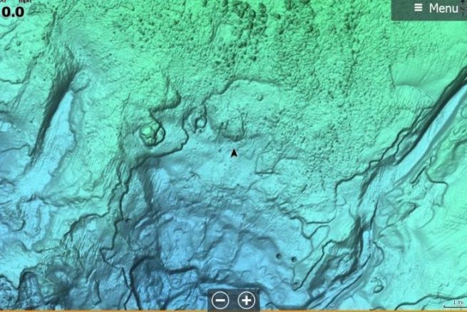 Vista in rilievo ombreggiata di una mappa C-MAP REVEAL.
