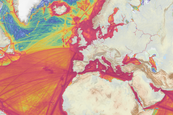 Una mappa colorata del traffico marittimo