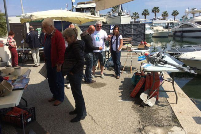 La barca vuota a Golfe Juan